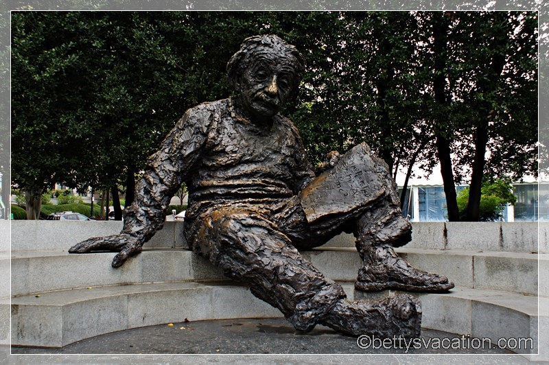 9 - Einstein Memorial