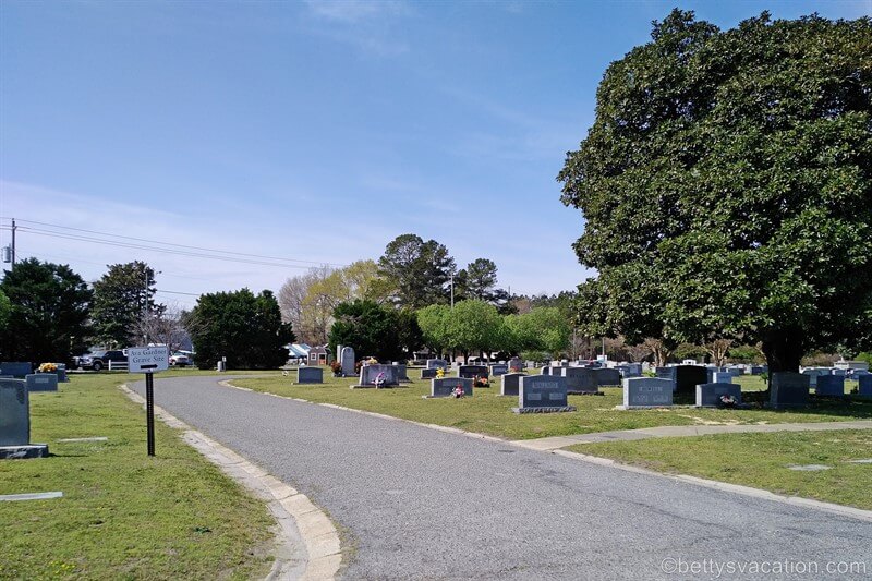 17-Ava-Gardner-Grave.jpg