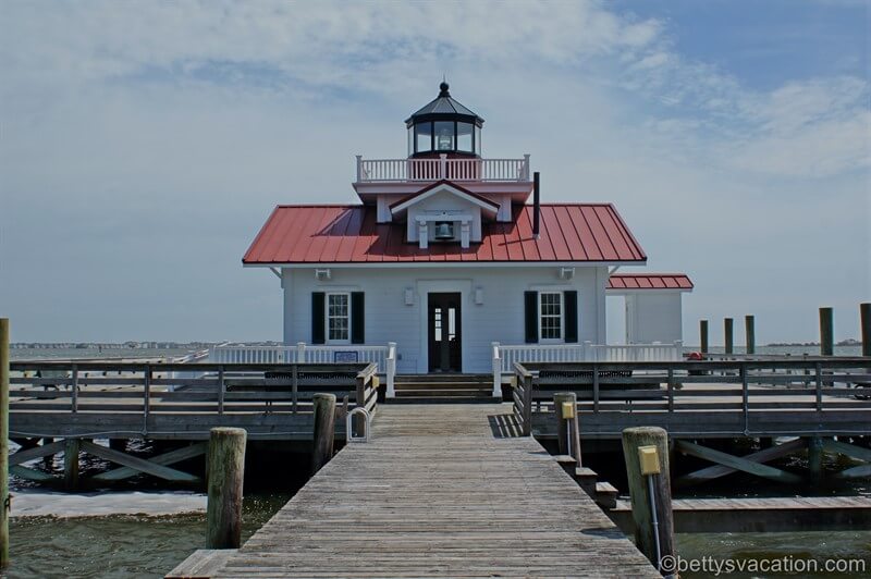 25-Roanoke-Marshes-Lighthouse.jpg