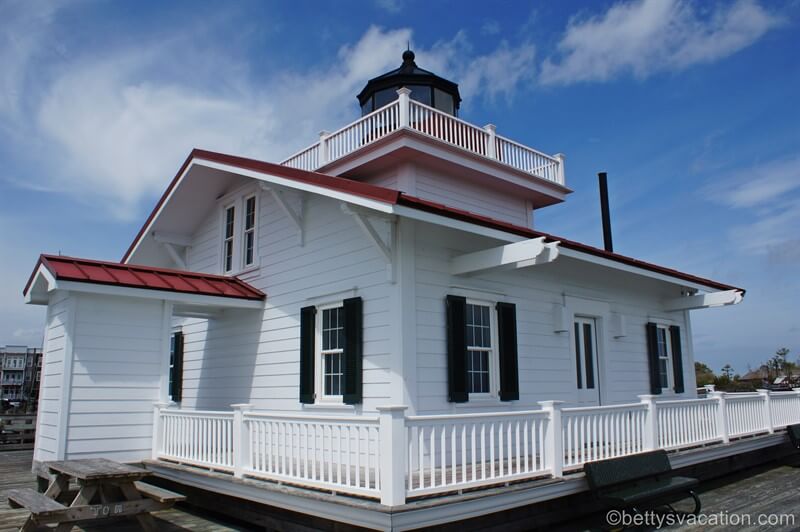 30-Roanoke-Marshes-Lighthouse.jpg