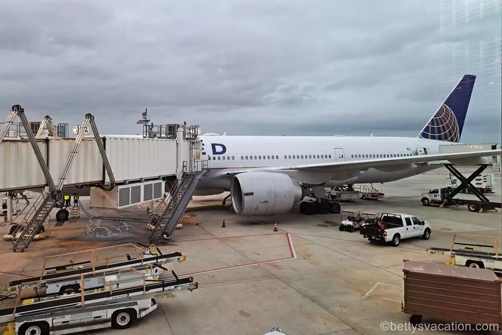 United Airlines Business Class Boeing 777: Houston (IAH)-Frankfurt (FRA)